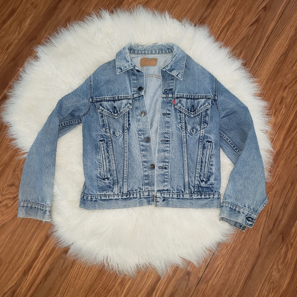 Levi's Jackets & Blazers - Levi's denim jacket!
